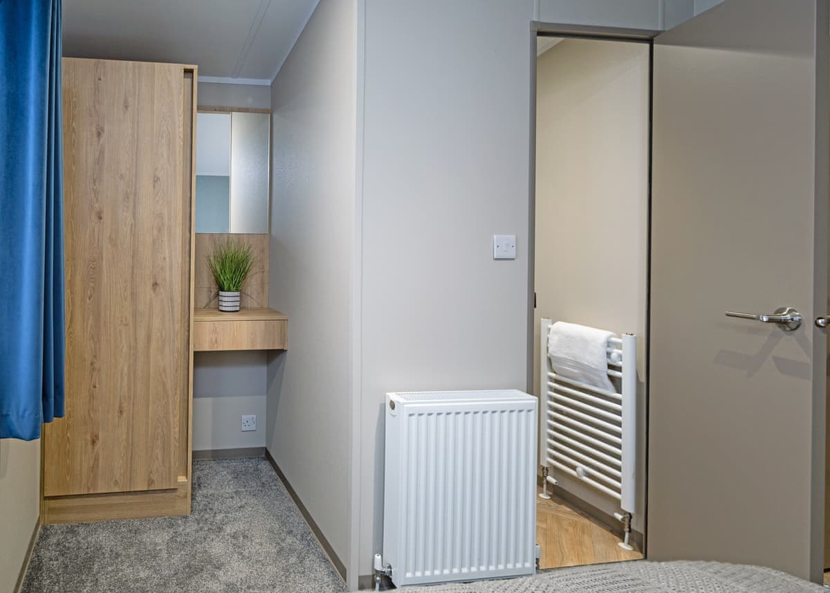 ANGE-LP33572_IN04B_26