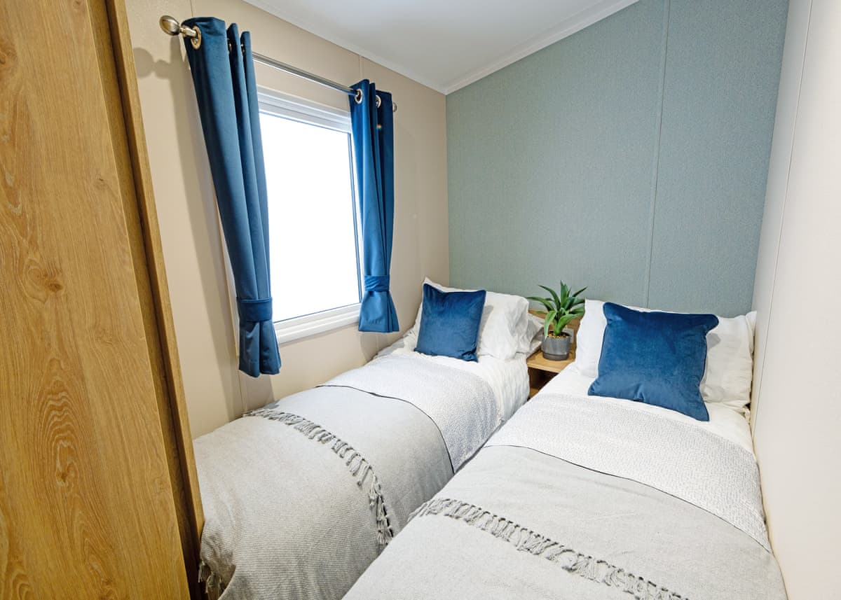 ANGE-LP33572_IN05A_26