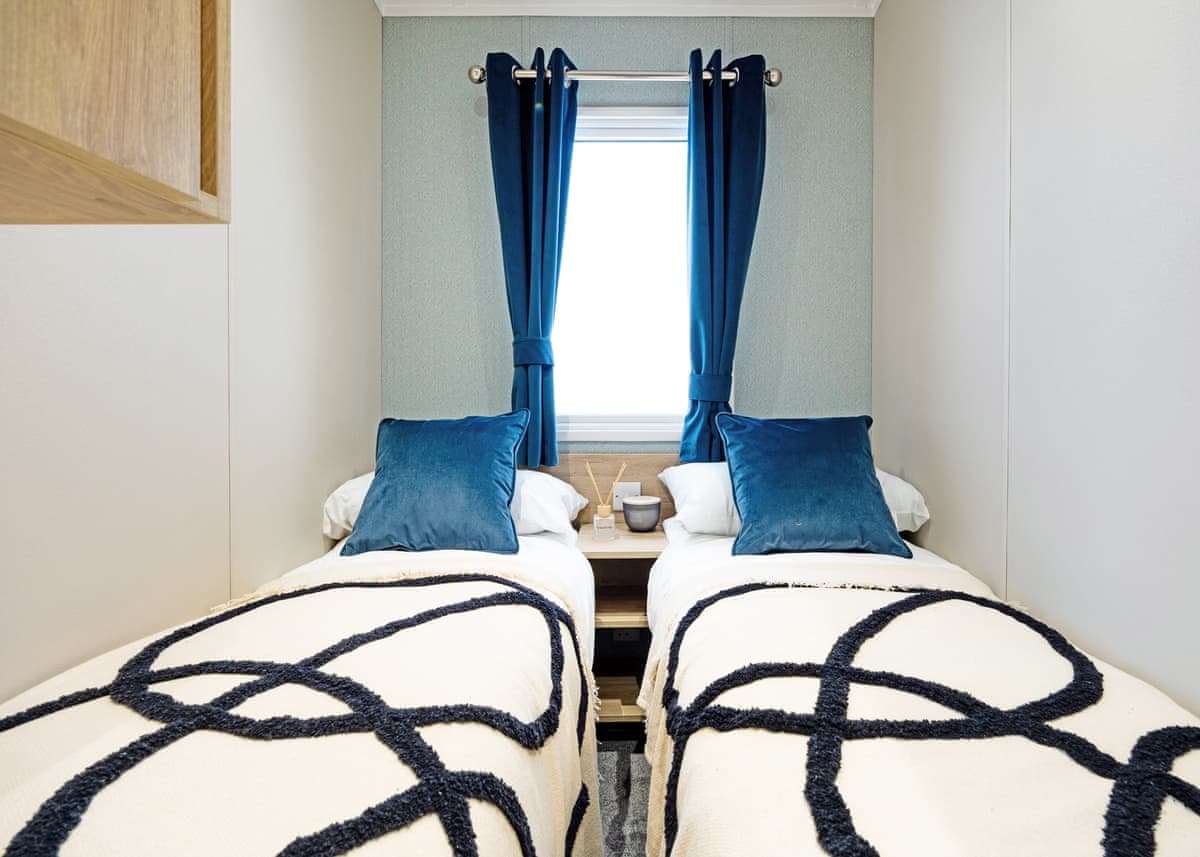 ANGE-LP33572_IN05B_26